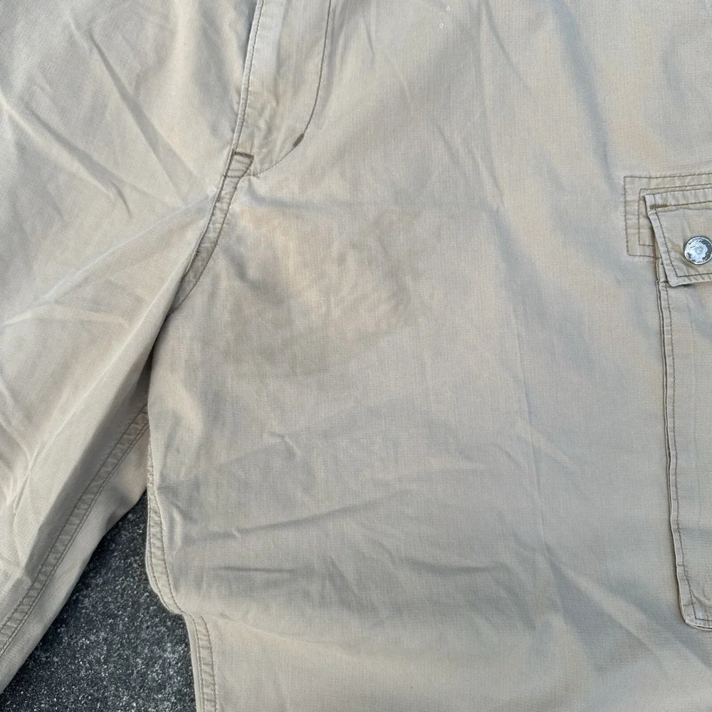 Levis Cargo Shorts Khaki Tan 6 Pocket Mens Size 42‎ x 11 Gorpcore Read! Flaws